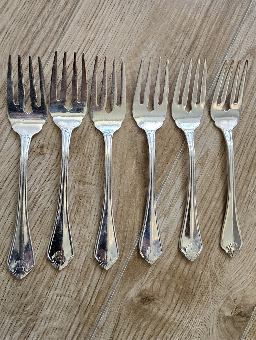 6 "KING JAMES" Salad/Dessert Forks by Oneida. Elegant